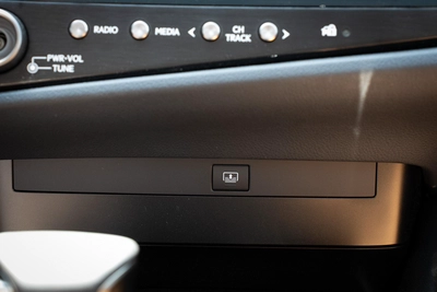 Lexus ES-Series 300 h-5