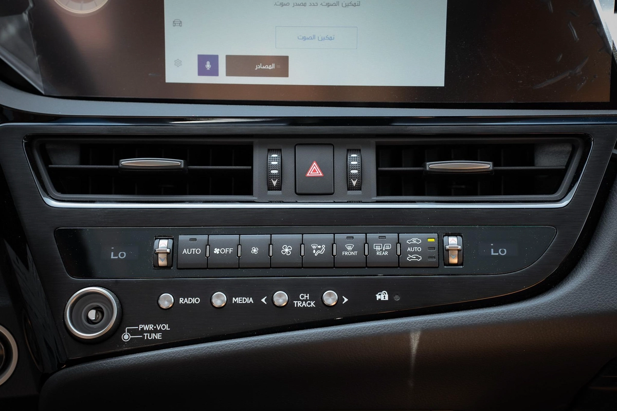Lexus ES-Series 300 h-13-13