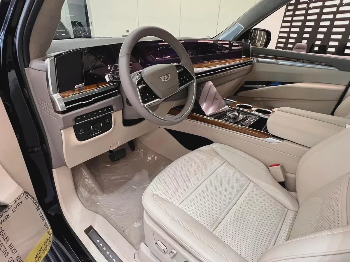 !! 2025 !! Cadillac | Escalade | Sport Platinum | GCC | Warranty + Service Contract-10-10
