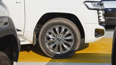 2026 / Toyota Land Cruiser VXR 3.5L HYBRID GCC Specs-3