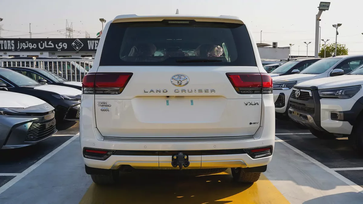 2026 / Toyota Land Cruiser VXR 3.5L HYBRID GCC Specs-5-5