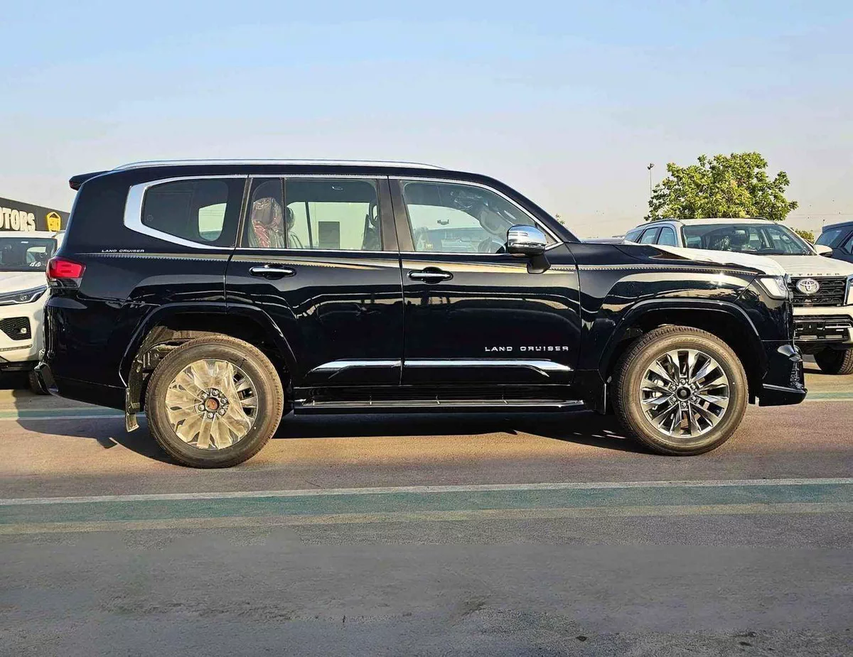 Toyota Land Cruiser VXR 3.3L Diesel Top Variant With RADAR | HUD | BIG DVD | JBL | GCC Specs (CODE # VXR-Z)-3-0