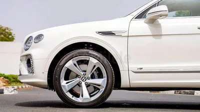 Bentley Bentayga 1-YEAR WARRANTY + SERVICE INCLUDED | IN-HOUSE FINANCING | 0% DOWNPAYMENT (BANK)-4