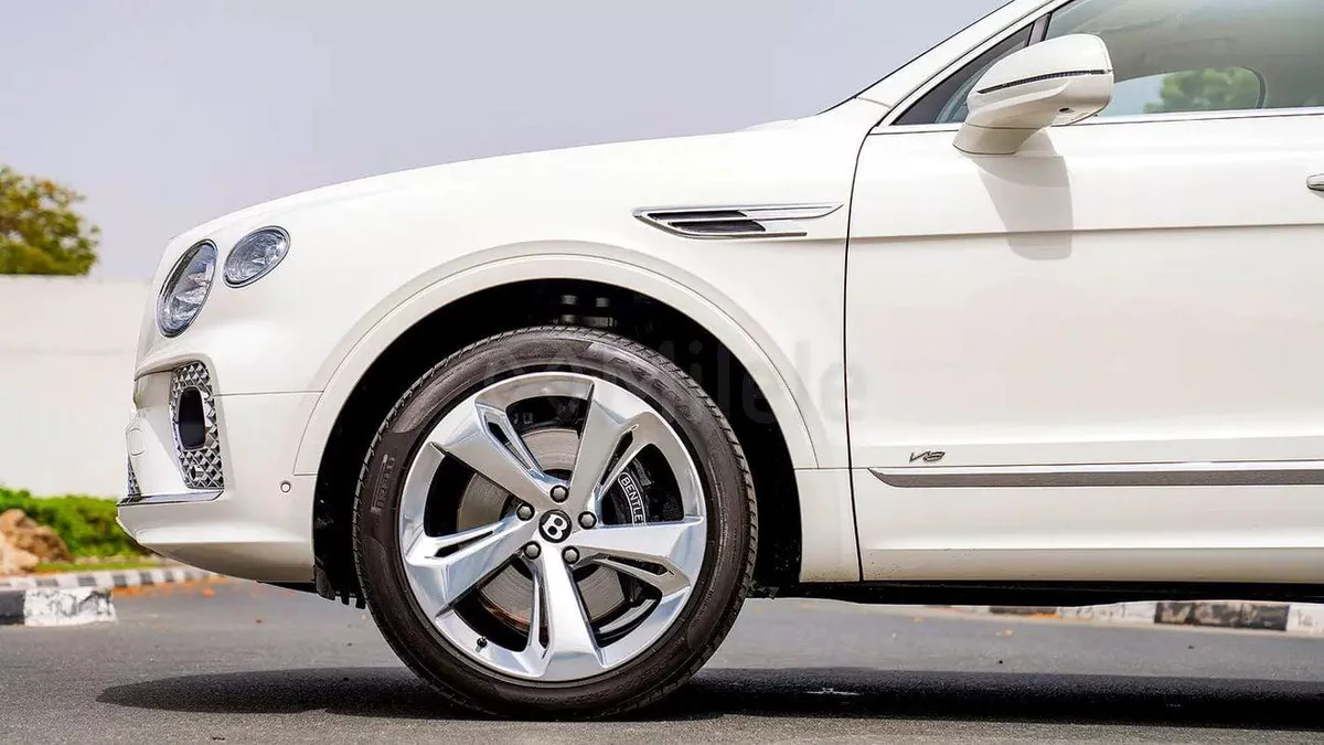 Bentley Bentayga 1-YEAR WARRANTY + SERVICE INCLUDED | IN-HOUSE FINANCING | 0% DOWNPAYMENT (BANK)-4-0