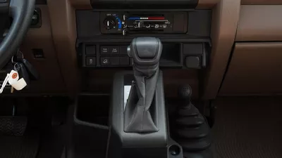 Toyota Land Cruiser Pick Up  4.0L V6 Double Cabin A/T-7