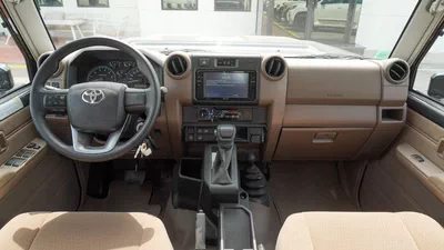 Toyota Land Cruiser Pick Up  4.0L V6 Double Cabin A/T-8