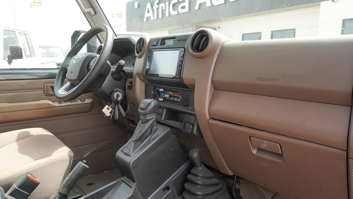 Toyota Land Cruiser Pick Up  4.0L V6 Double Cabin A/T-10-0