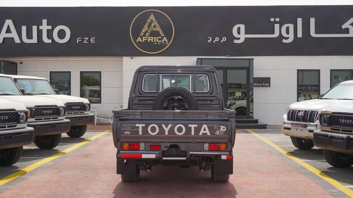 Toyota Land Cruiser Pick Up  4.0L V6 Double Cabin A/T-14-0
