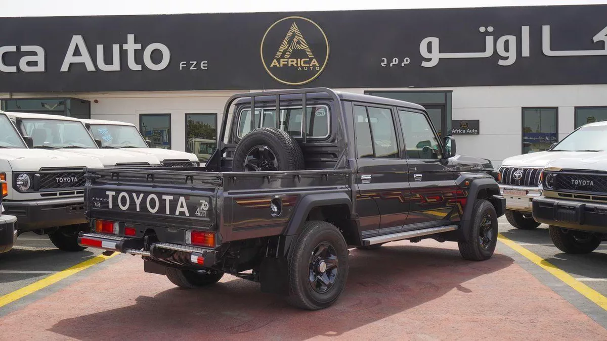 Toyota Land Cruiser Pick Up  4.0L V6 Double Cabin A/T-15-0