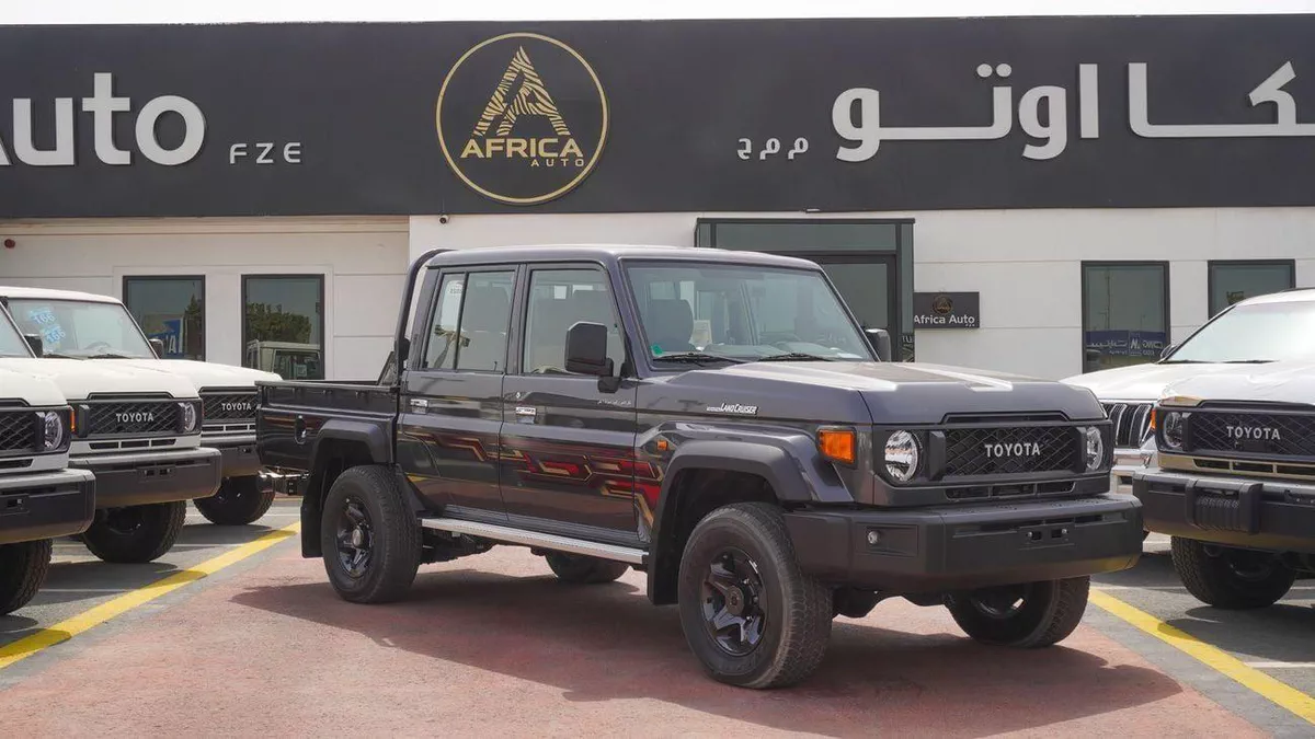 Toyota Land Cruiser Pick Up  4.0L V6 Double Cabin A/T