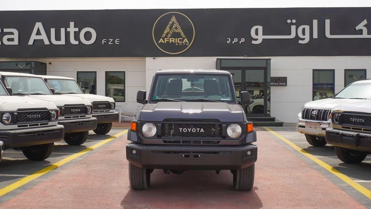 Toyota Land Cruiser Pick Up  4.0L V6 Double Cabin A/T-1-0