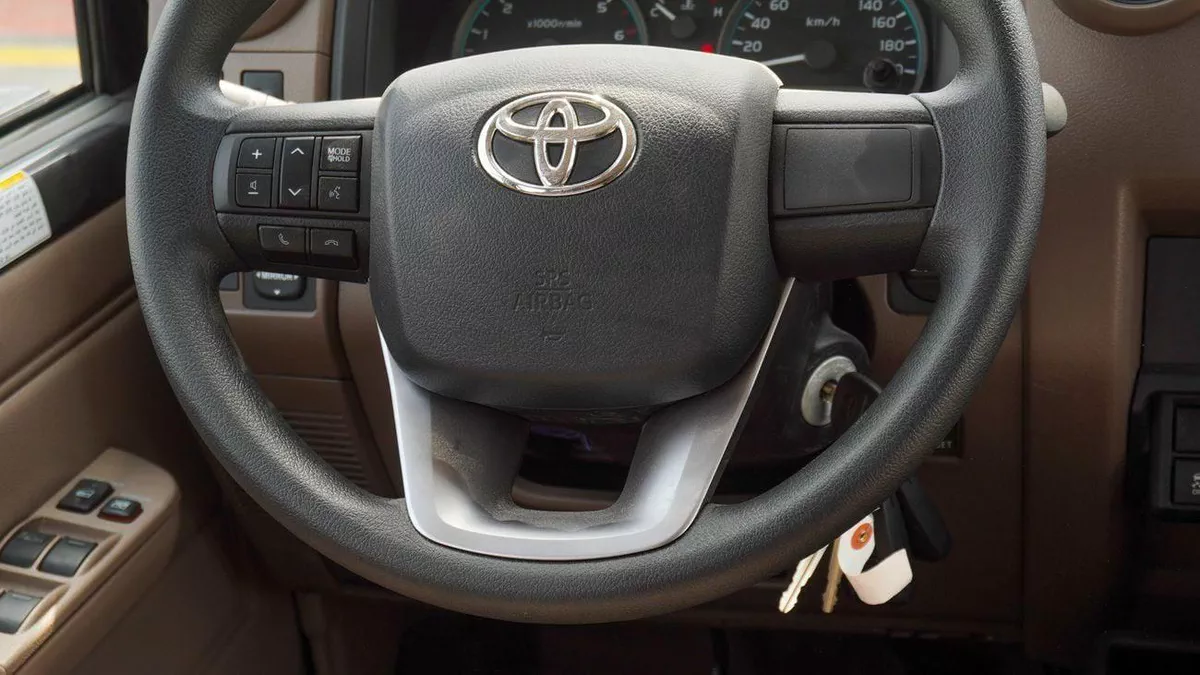 Toyota Land Cruiser Pick Up  4.0L V6 Double Cabin A/T-4-0