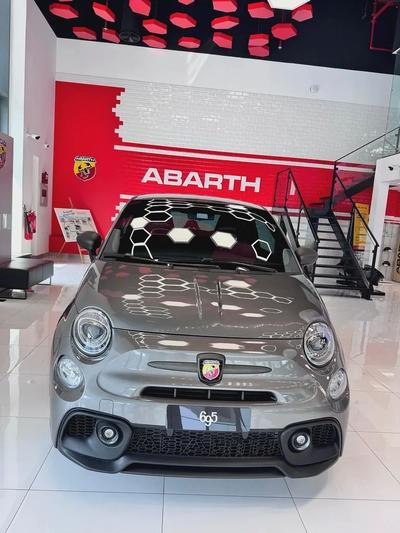 Abarth 695 Tourismo Hatchback 1.4L-7