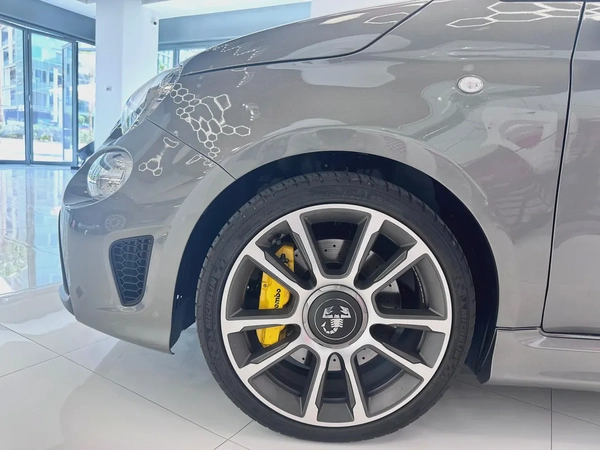 Abarth 695 Tourismo Hatchback 1.4L