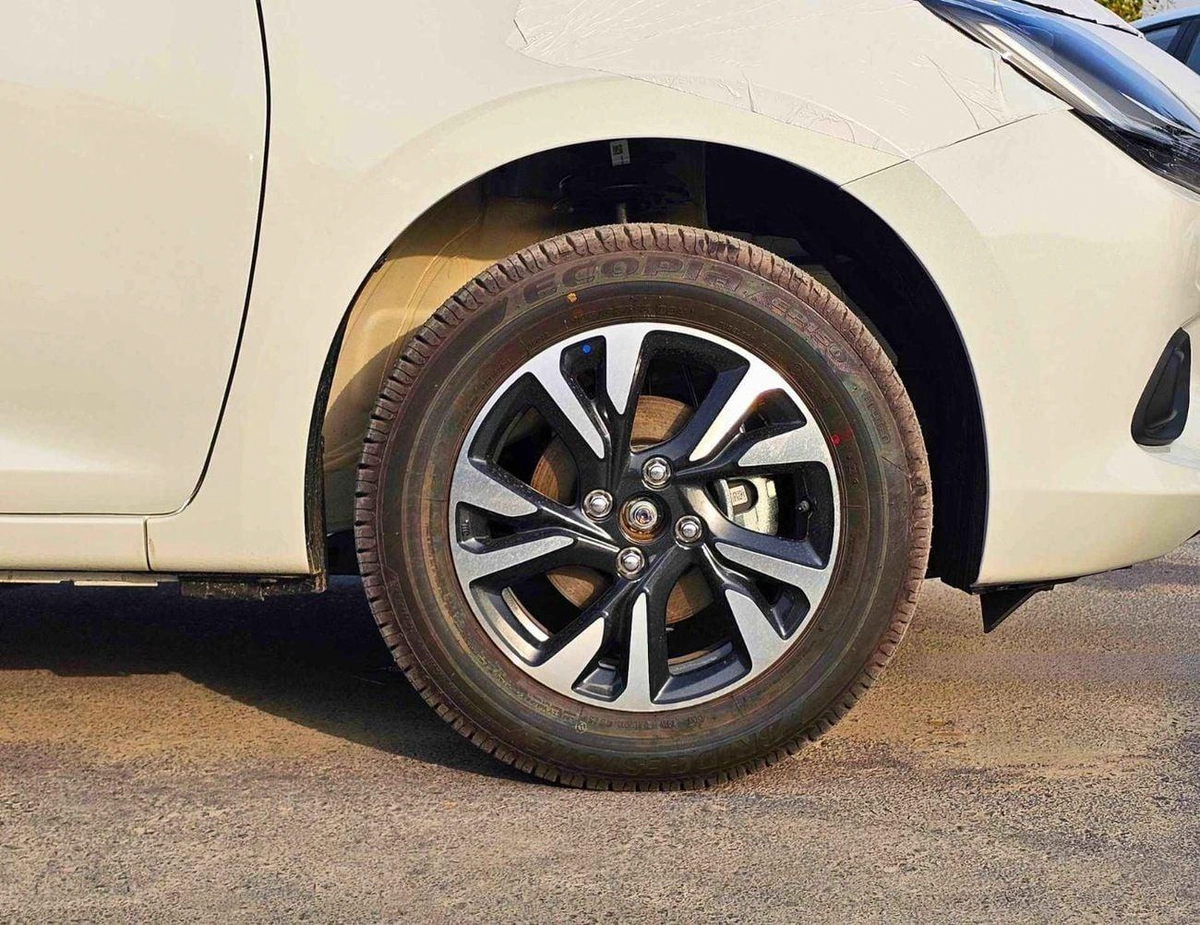 Suzuki Swift GLX / 1.2L PETROL A/T / PUSH START / REAR PARKING SENSOR / REAR CAMERA (CODE # GLX)-9-9
