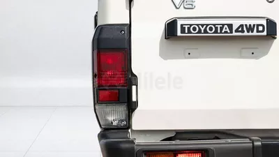 Toyota Land Cruiser 70 LC 78 HARDTOP 4.0L MT-8