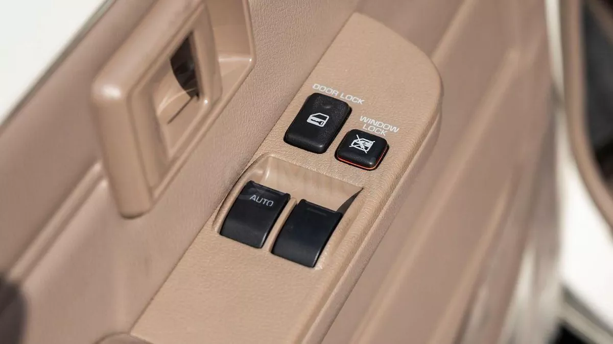 Toyota Land Cruiser 70 LC 78 HARDTOP 4.0L MT-12-0