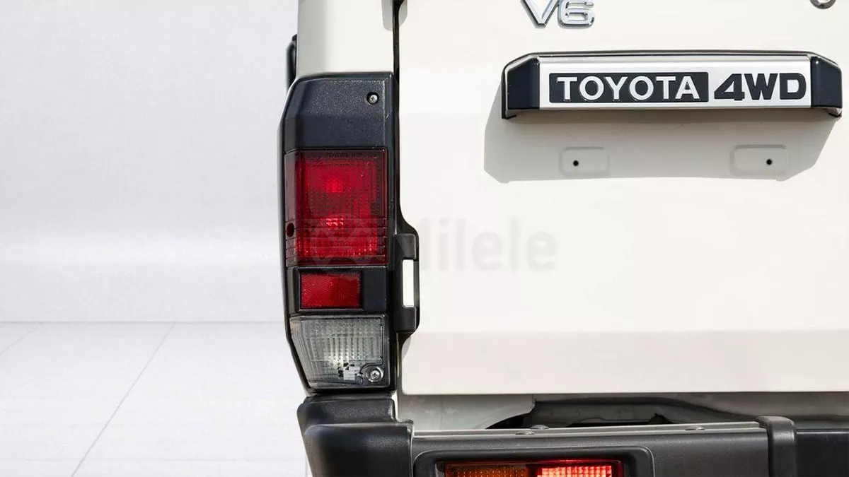 Toyota Land Cruiser 70 LC 78 HARDTOP 4.0L MT-8-0