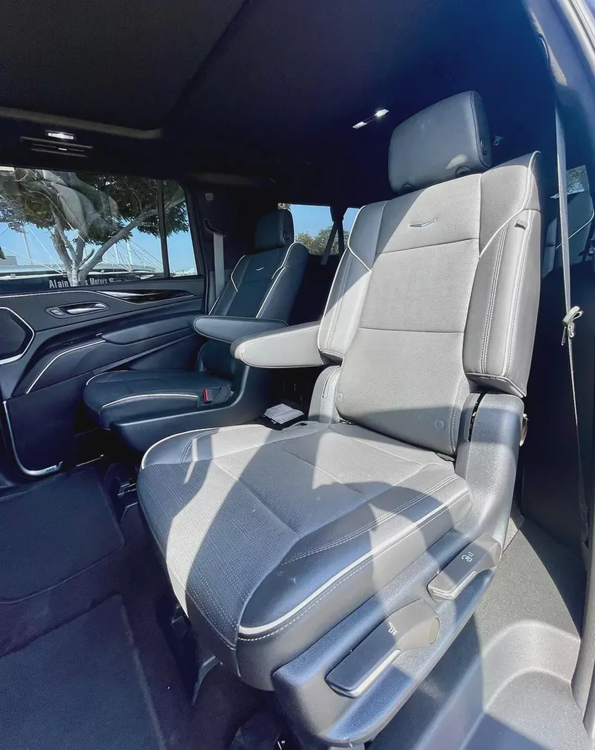 2023 Cadillac Escalade ESV Premium Luxury | GCC Specs | Low Mileage-16-16