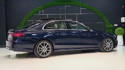 Mercedes-Benz E 300 2023 GCC Specs - Like New!-6