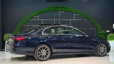 Mercedes-Benz E 300 2023 GCC Specs - Like New!-7