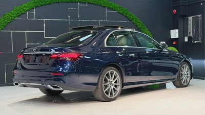 Mercedes-Benz E 300 2023 GCC Specs - Like New!-8