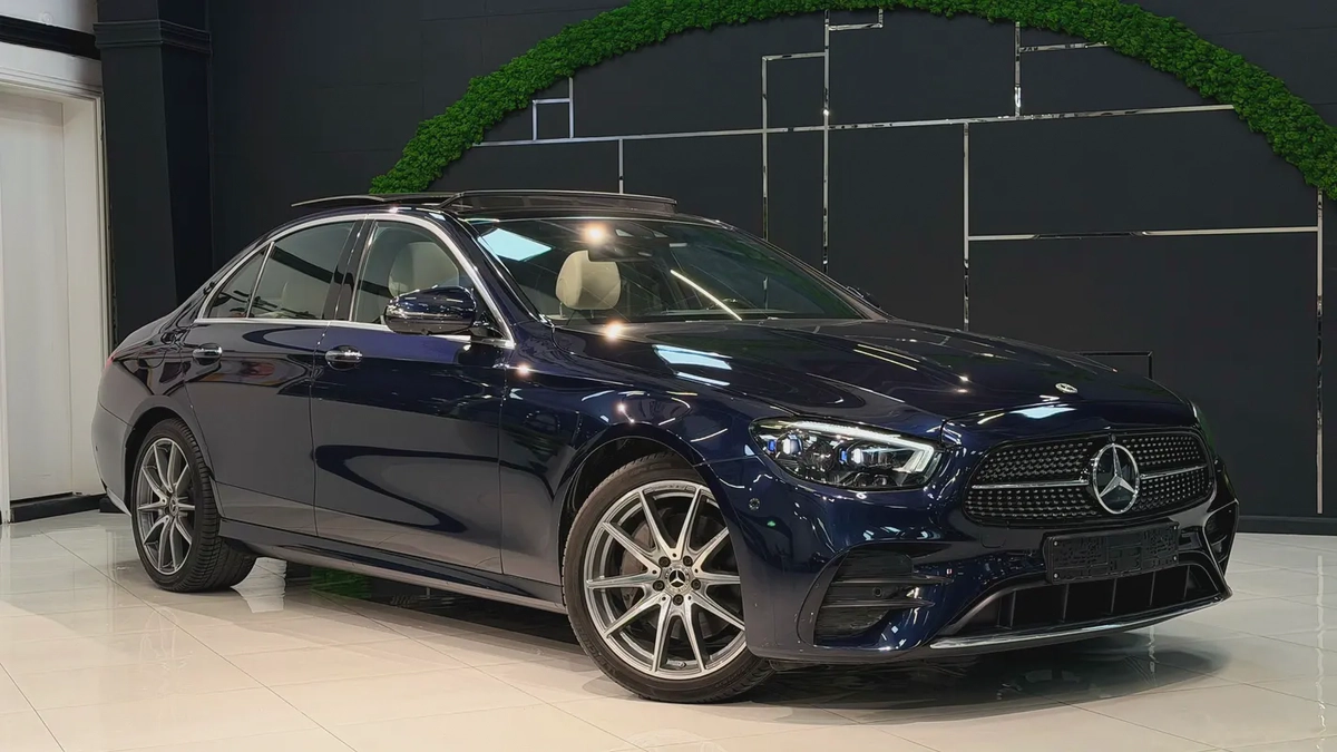 Mercedes-Benz E 300 2023 GCC Specs - Like New!-1-1