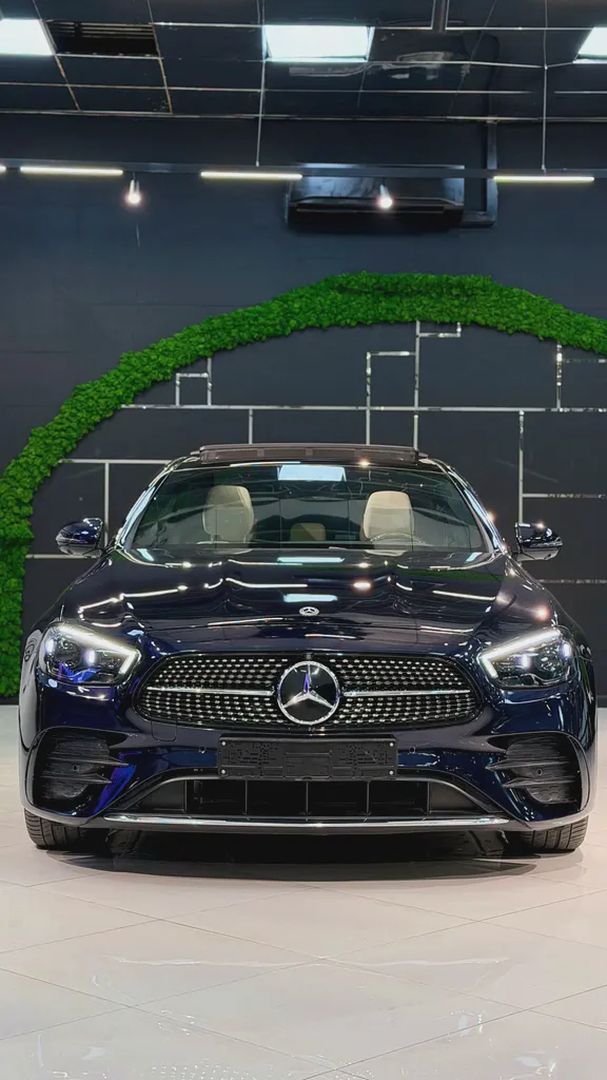 Mercedes-Benz E 300 2023 GCC Specs - Like New!-3-3