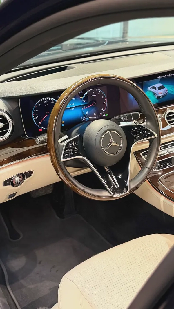 Mercedes-Benz E 300 2023 GCC Specs - Like New!