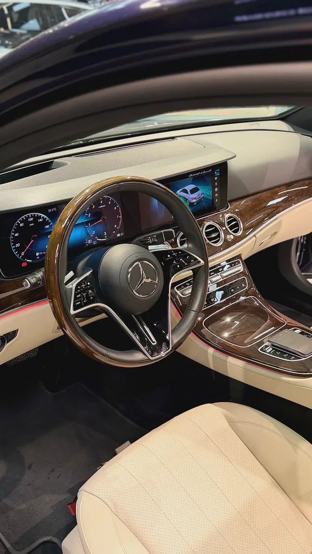 Mercedes-Benz E 300 2023 GCC Specs - Like New!-14-14