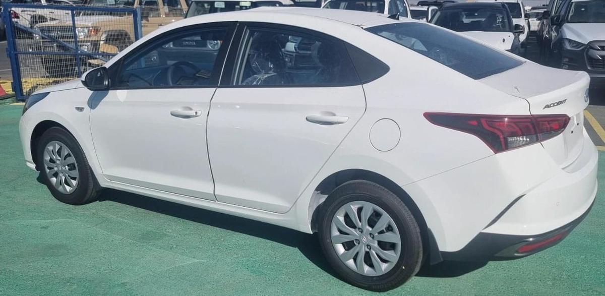 Hyundai Accent White 2023 – Automatic Sedan-7-7