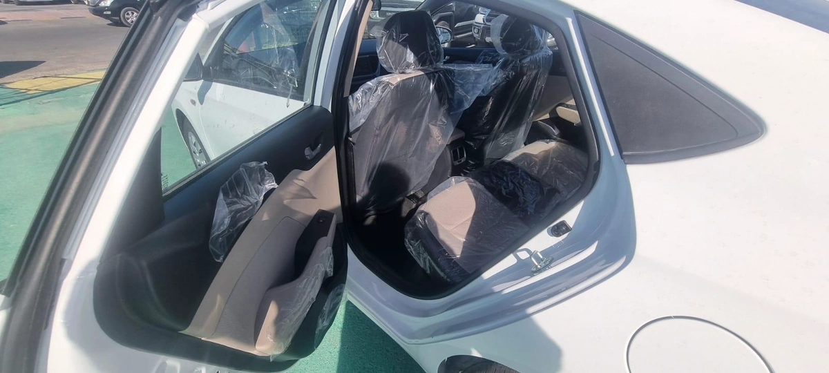 Hyundai Accent White 2023 – Automatic Sedan-12-12