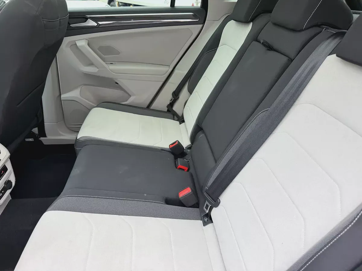 Volkswagen Tiguan Elegance-13-13