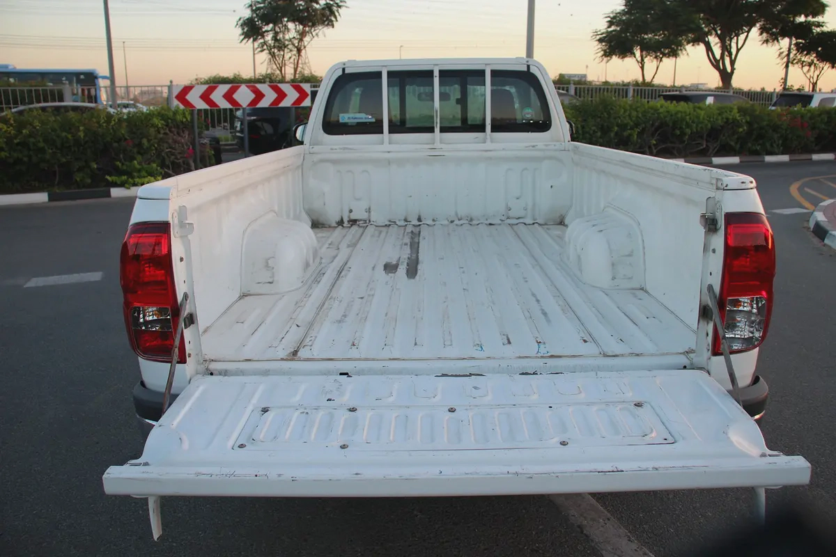 2023 Toyota Hilux Single Cab GL GCC Specs-8-8