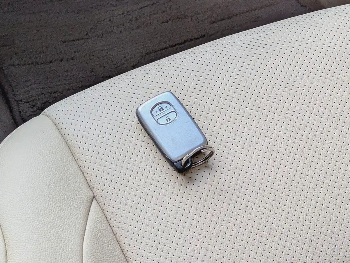TOYOTA PRADO 2015 FULL OPTION GCC V6 4.0L IN EXCELLENT CONDITION-8-8