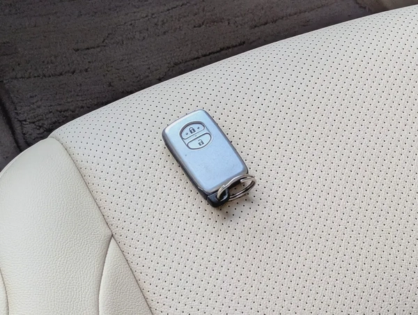 TOYOTA PRADO 2015 FULL OPTION GCC V6 4.0L IN EXCELLENT CONDITION