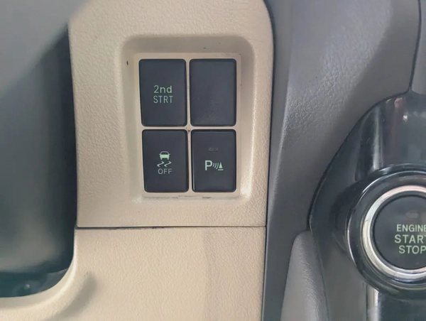 TOYOTA PRADO 2015 FULL OPTION GCC V6 4.0L IN EXCELLENT CONDITION