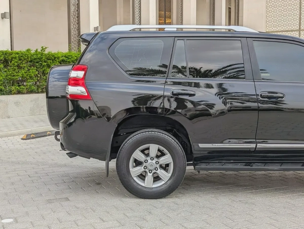 TOYOTA PRADO 2015 FULL OPTION GCC V6 4.0L IN EXCELLENT CONDITION