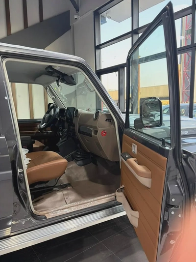 2026 Toyota Land Cruiser 79 LX - GCC Specs - Brand New-15