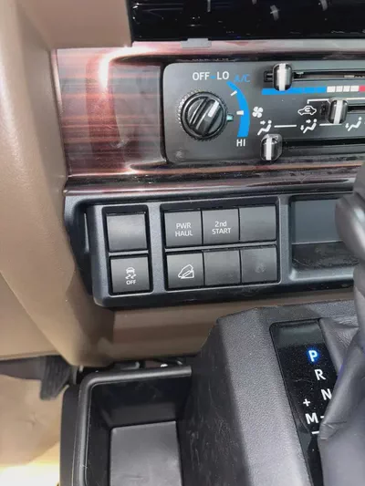 2026 Toyota Land Cruiser 79 LX - GCC Specs - Brand New-8