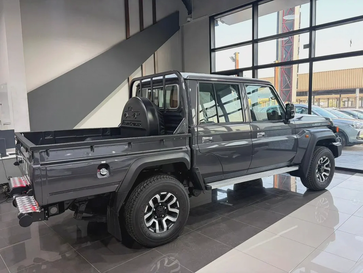 2026 Toyota Land Cruiser 79 LX - GCC Specs - Brand New-2-2