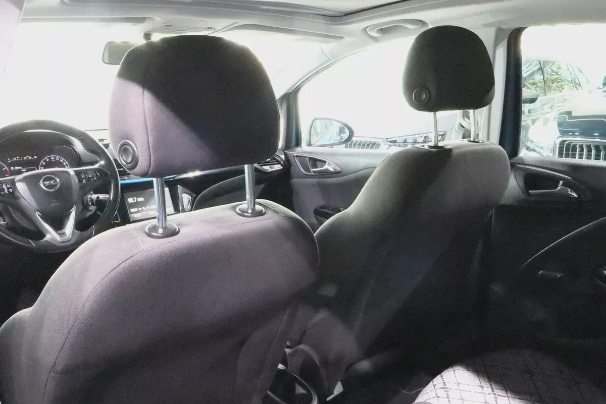 1.4L Corsa Hatchback . GCC Specs . Excellent Condition-9-9