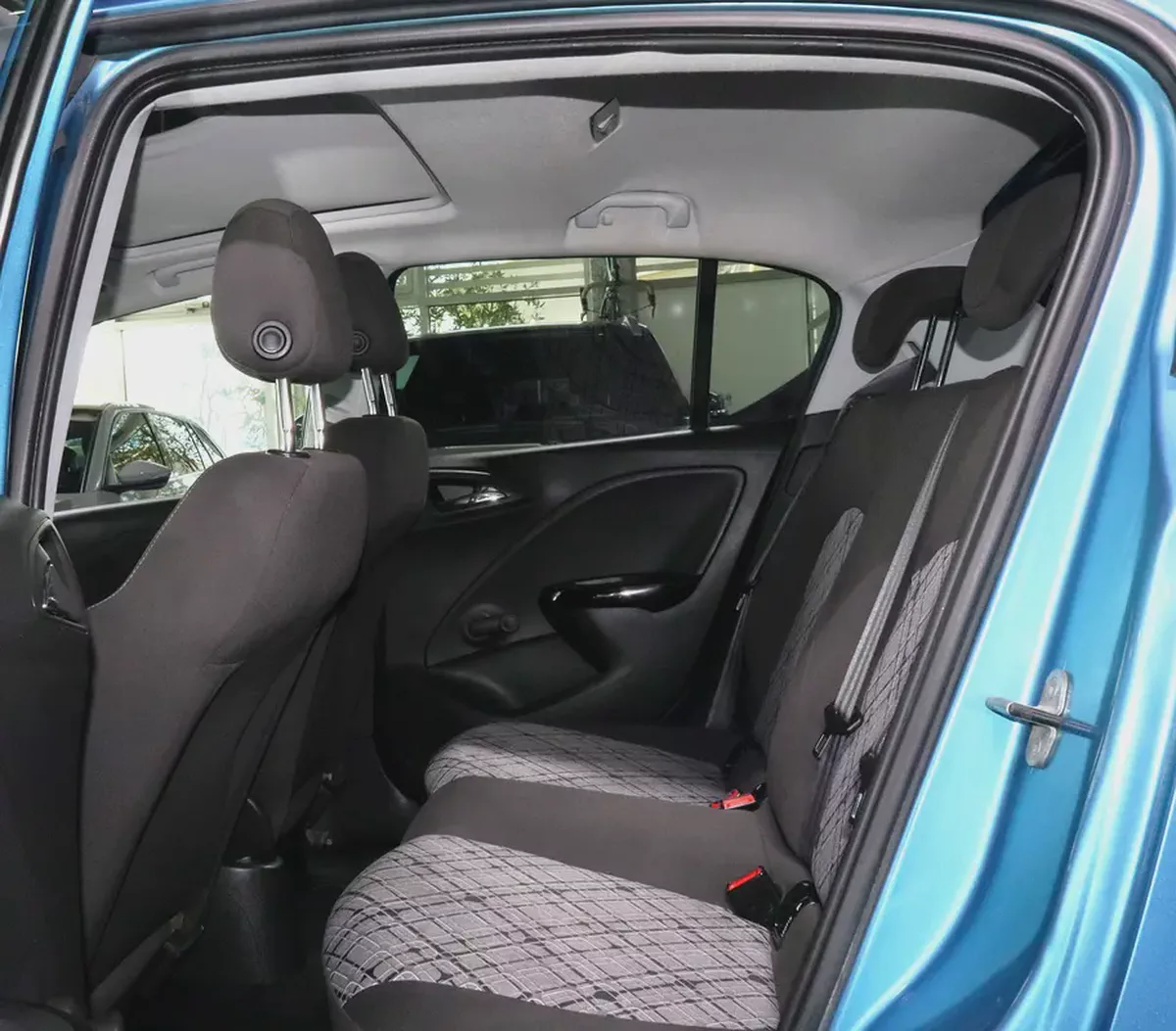 1.4L Corsa Hatchback . GCC Specs . Excellent Condition-8-8