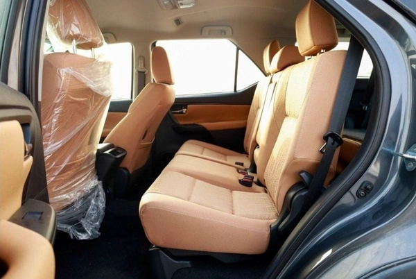 Toyota Fortuner Toyota Fortuner SR5 2.7L petrol 7Seats 4WD full option 2024