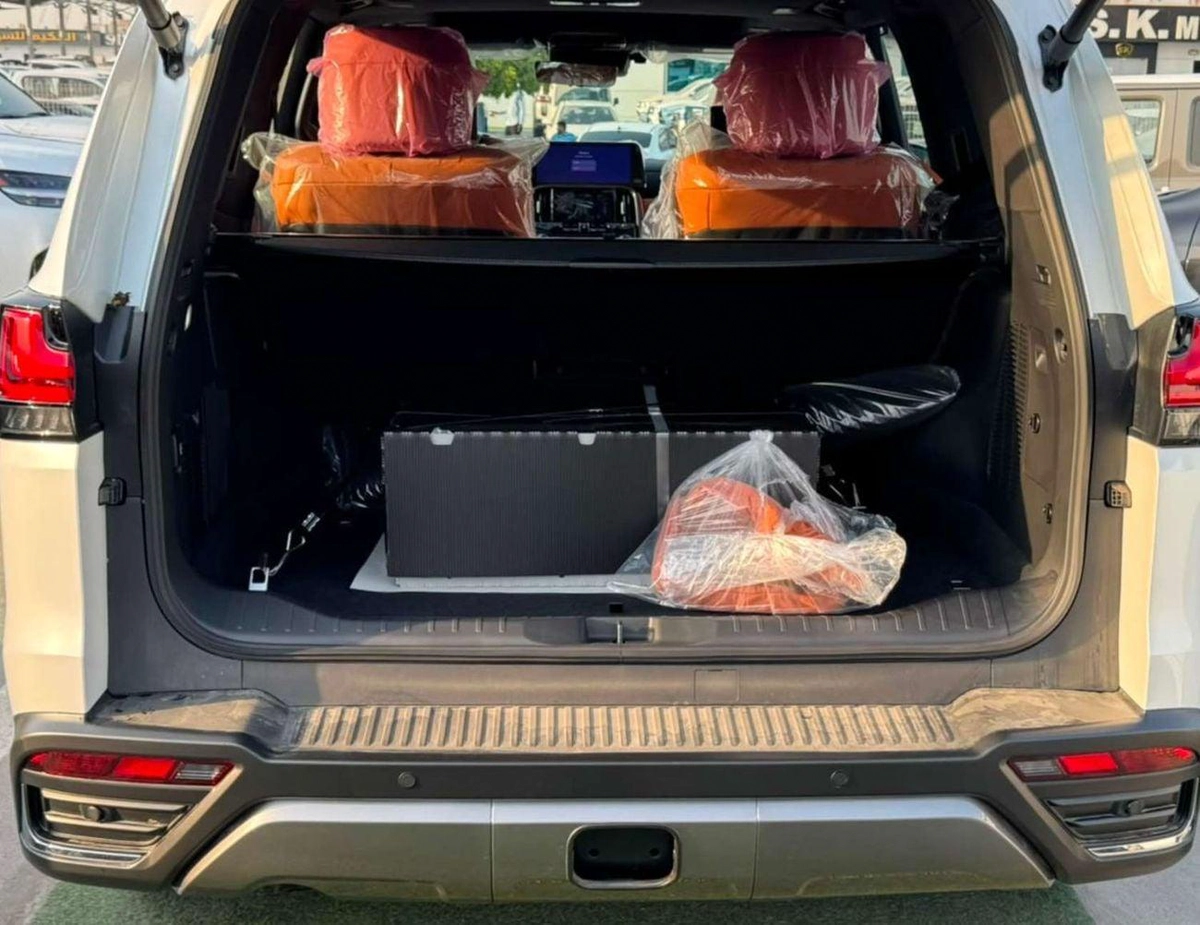 Lexus LX600 VIP 3.5L PETROL || RADAR | 360*CAMERA | LEATHER WITH PWR SEATS | SUNROOF | REAR ENTERTAINMENT SCREEN-4-0