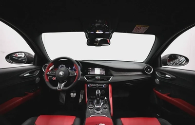 Alfa Romeo Giulia Quadrifoglio-10