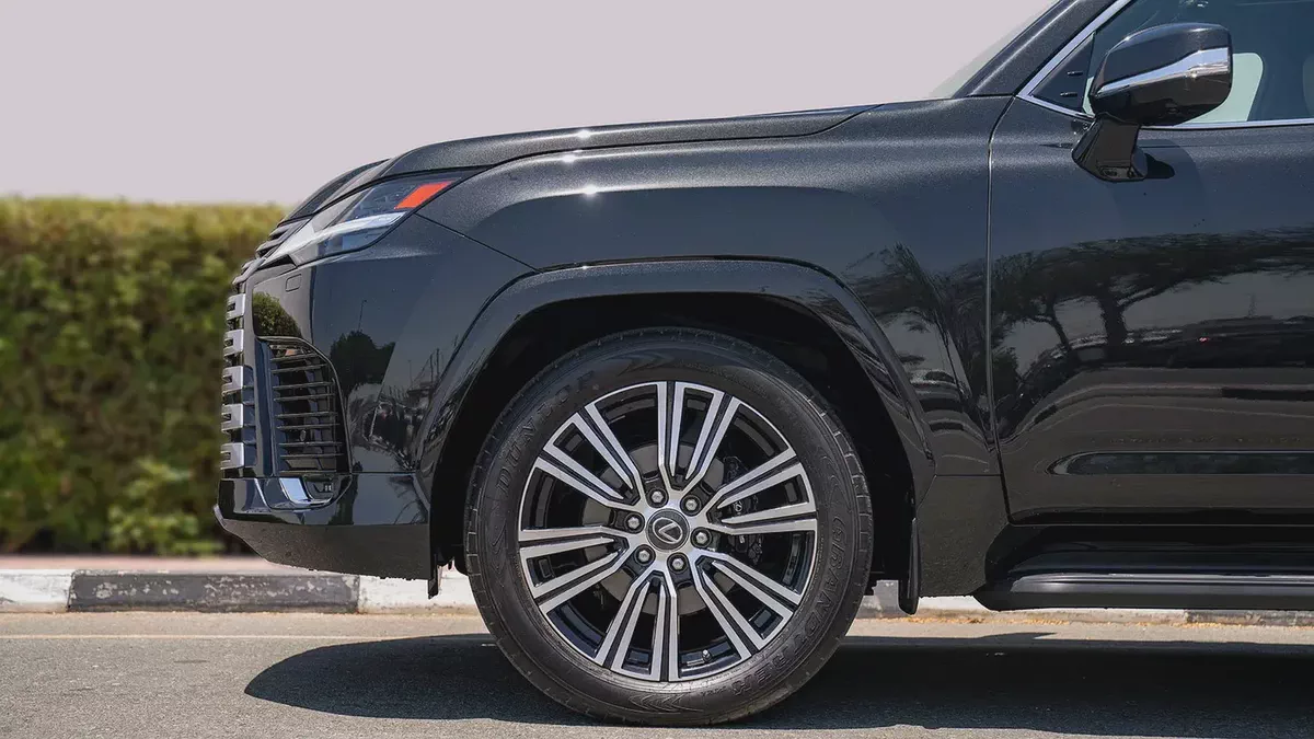 Lexus LX 600 Premium 2026 GCC Specs - Like New!-6-6