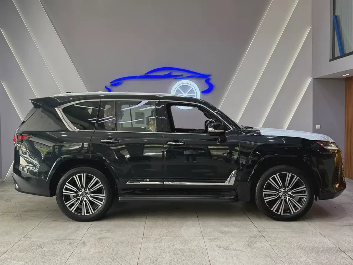 2026 - Lexus LX 600 - BRAND NEW! - GCC for 550,000.00 AED-5-5
