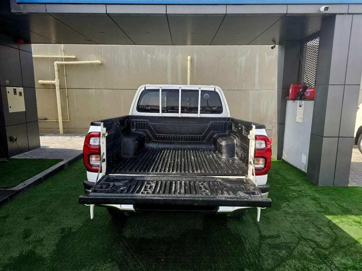 Toyota Hilux GLX SR5 PATROL/ AUTOMATIC/ AUTO WINDOWS/ WIDE BODY/ LOW MILEAGE-4-0