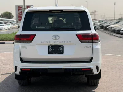 Toyota Land Cruiser VXR TOYOTA LANDCRUISER LC300 VXR INSIDE BURGUNDY 2026 AL FUTTAIM SPECS-16